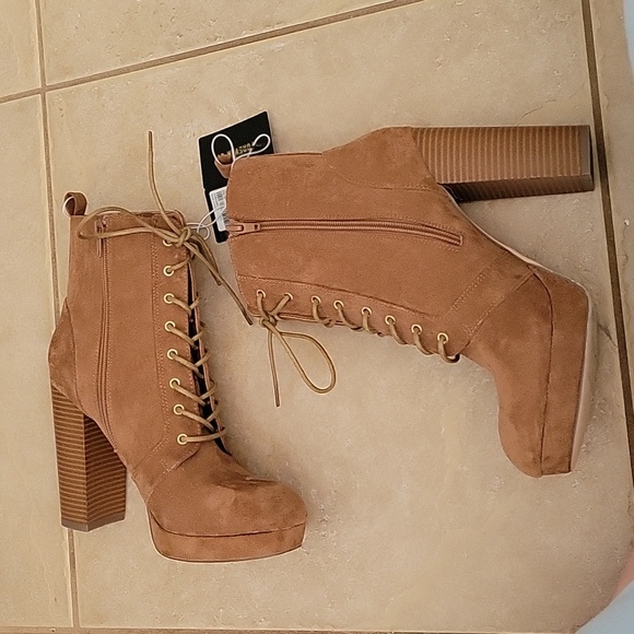 Forever 21 size 10 suede heel boots Tan color - Picture 2 of 7